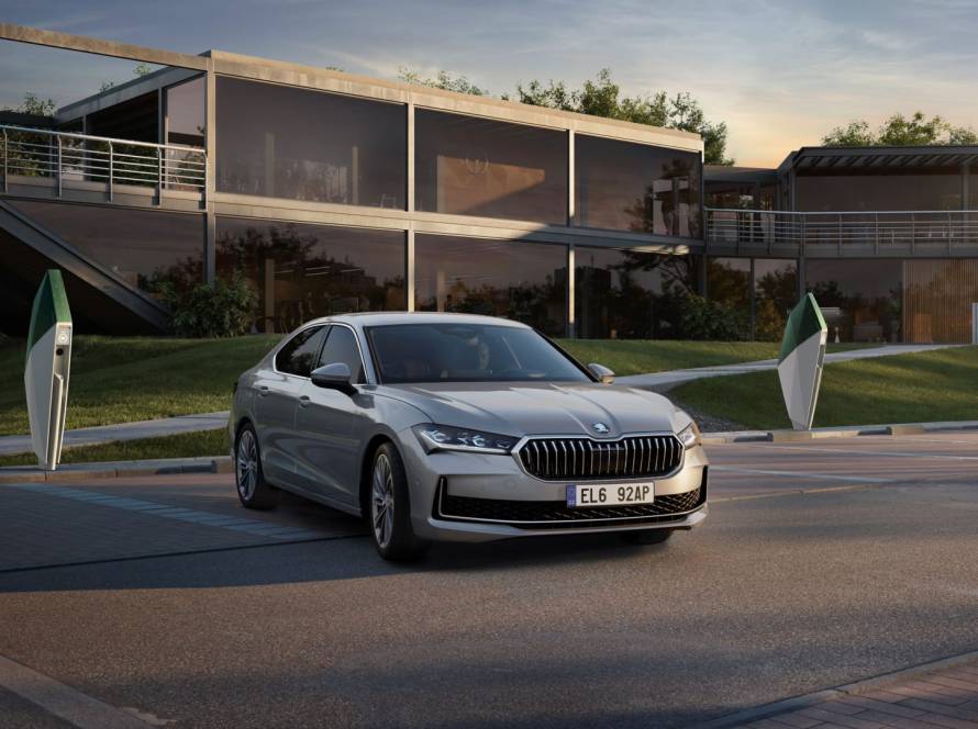 01 Novo Skoda Superb Versao hibrida plug in disponivel em breve